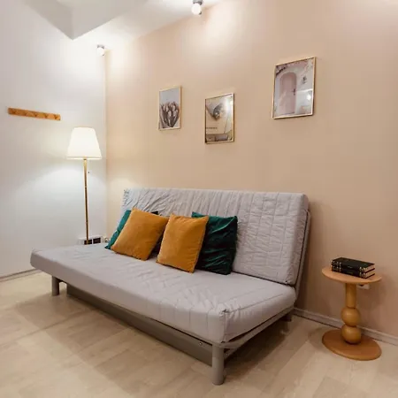 Dreamy Downtown Bliss - National Theatre Apartment